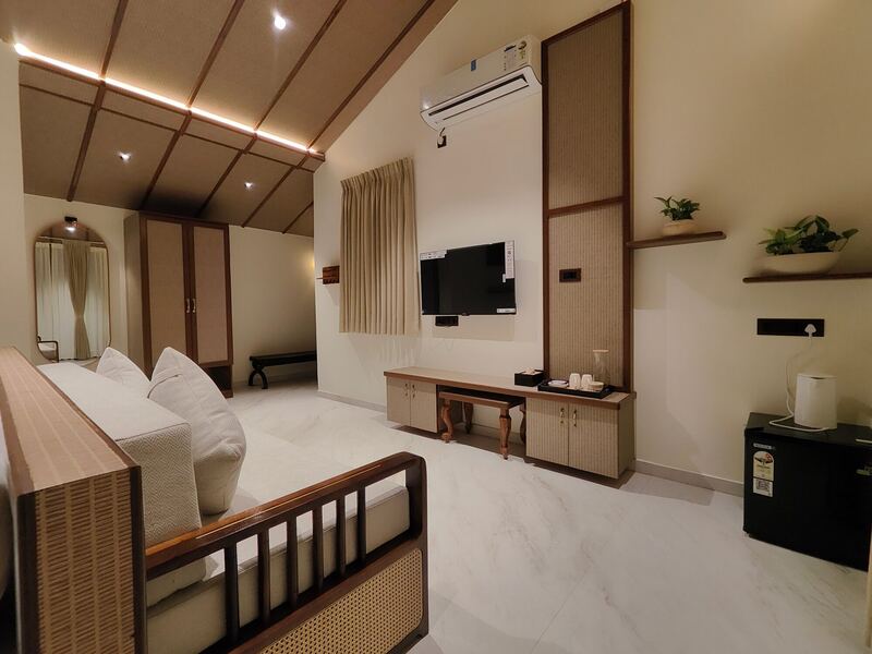 Serenity Cove, private jacuzzi suite at Seven Seeds Countryside, Mulshi (photo 1)